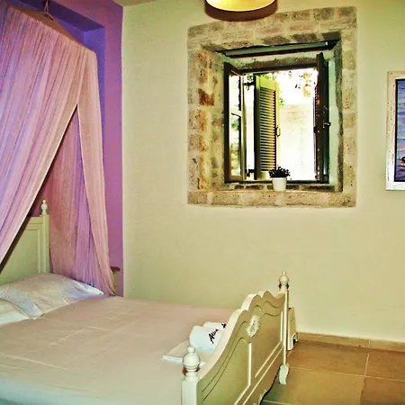 Alicelia Boutique Vathy (Ithaca)